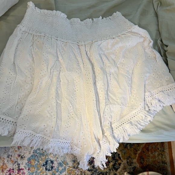 White Floral Shorts NWT - Picture 5 of 8